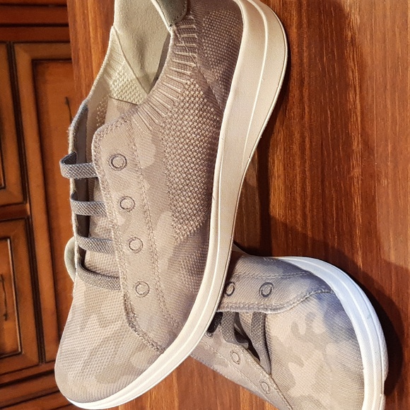 BZees Womans Slip On Shoes Size 8 - Picture 9 of 12